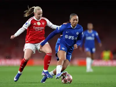 Arsenal je na prvi tekmi četrtfinala Lige prvakinj s 3:1 premagal Chelsea. Russova je z rekordnim osmim golom sezone Gunnersom zagotovila lepo prednost. - Golavt