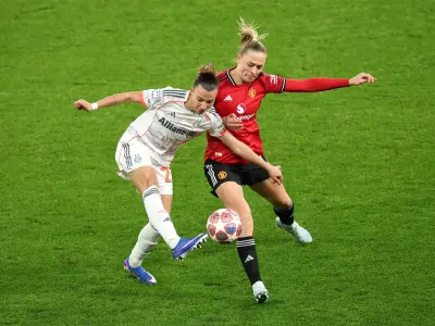 Pernille Harder in Momoko Tanikawa sta Bayernu zagotovili zmago v Manchestru. United se je dvakrat vrnil, a so Bavarce pred povratno tekmo slavile. - Golavt