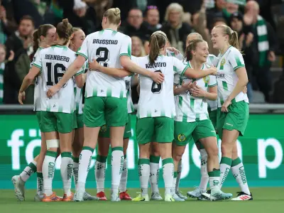 Lara Prašnikar je zadela ob visoki zmagi Wolfsburga s 6:1. St. Pölten z Izabelo Križaj in Saro Makovec izgubil proti Malmöju. - Golavt