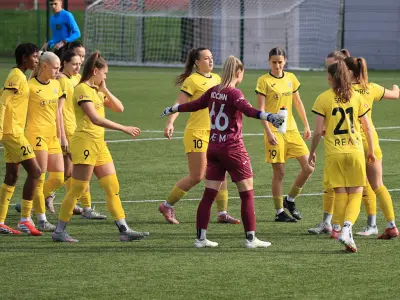 Radomlje so v Ljubljani premagale Krim z 8:1, dosegle sedmo zaporedno zmago in utrdile vodstvo na vrhu prvenstvene lestvice. - Golavt