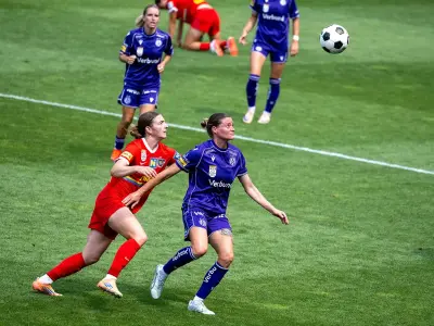 Prvi krog ženske Bundeslige je prinesel zmago St. Pöltna nad Austrio, strelski šov Sturma in dramatičen remi Rapida ob krstnem nastopu v eliti. - Golavt